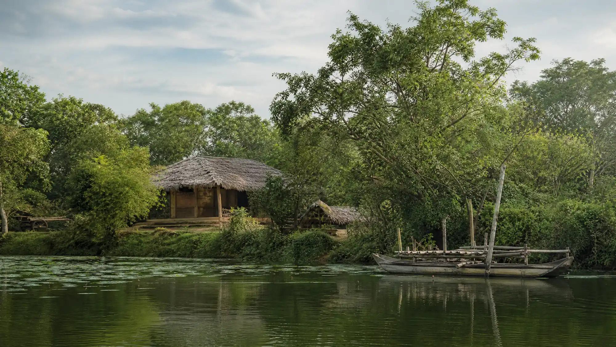 Hiriwadunna est une communauté agricole rurale près de Habarana. Les visiteurs font des visites guidées comprenant des promenades en charrette à bœufs, des excursions en catamaran et des démonstrations de cuisine traditionnelle.